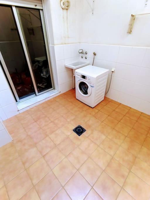 Piso A 200 Metros De La Playa Con Aire Condicionado Almería